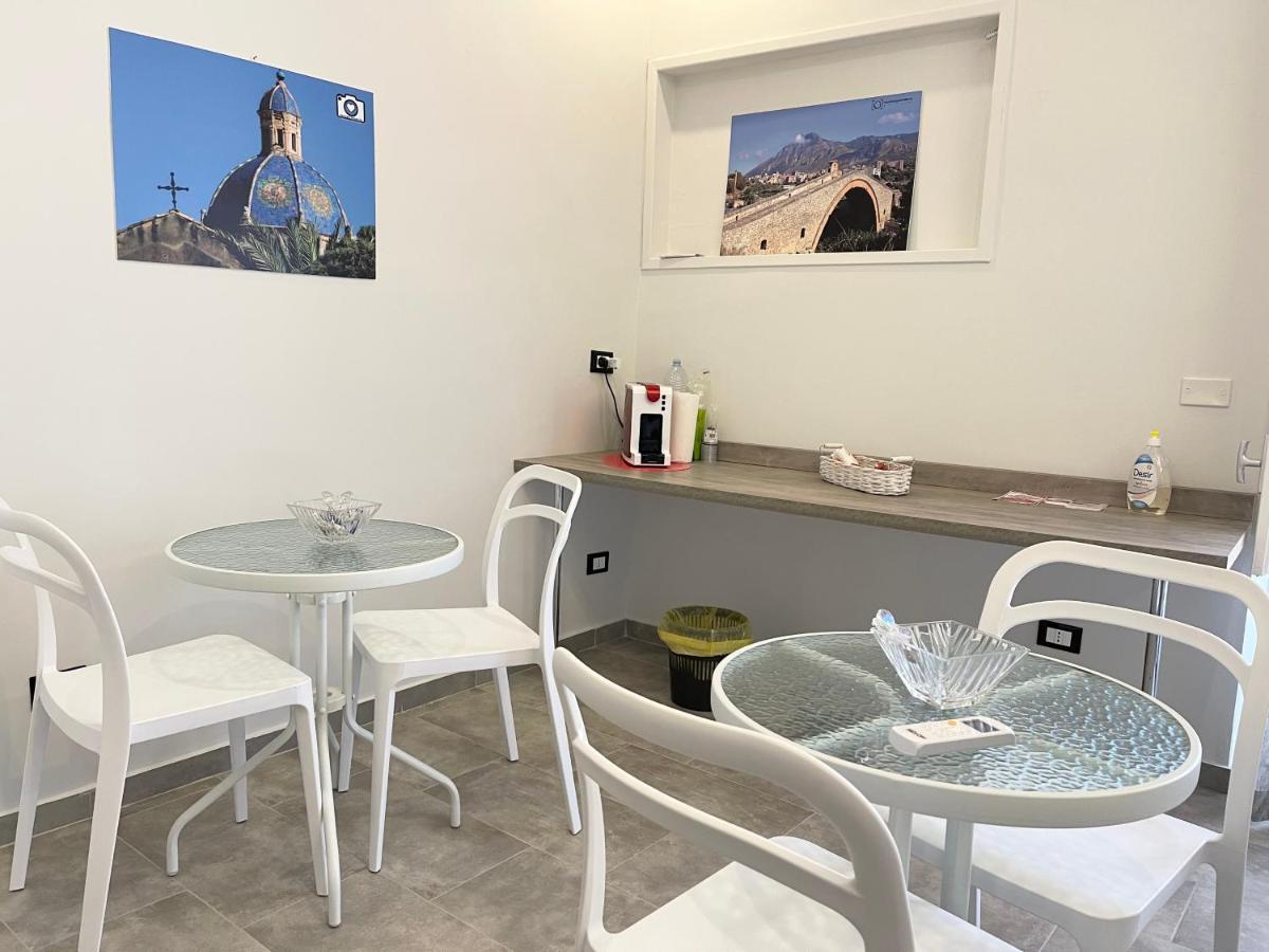B&B Antichi Cortili Termini Imerese Exterior photo