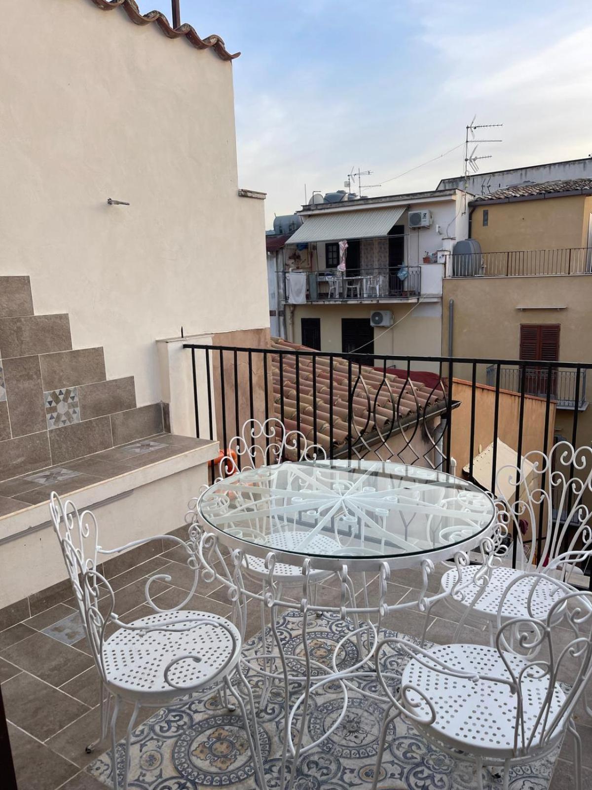 B&B Antichi Cortili Termini Imerese Exterior photo